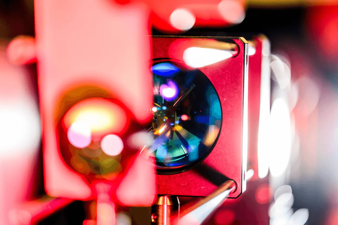 PCが1,000倍高速化する？ノースイースタン大の量子材料に関する画期的発見がシリコンの限界を突き破る