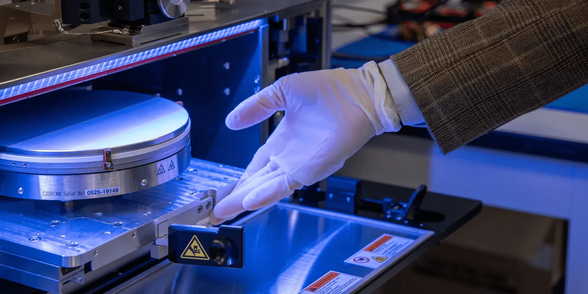 スタンフォード、MITら、商業ファウンドリ初のモノリシック3Dチップ製造に成功：「ムーアの法則」の限界を突破しAIハードウェアの革命的未来に向けた歴史的マイルストーン