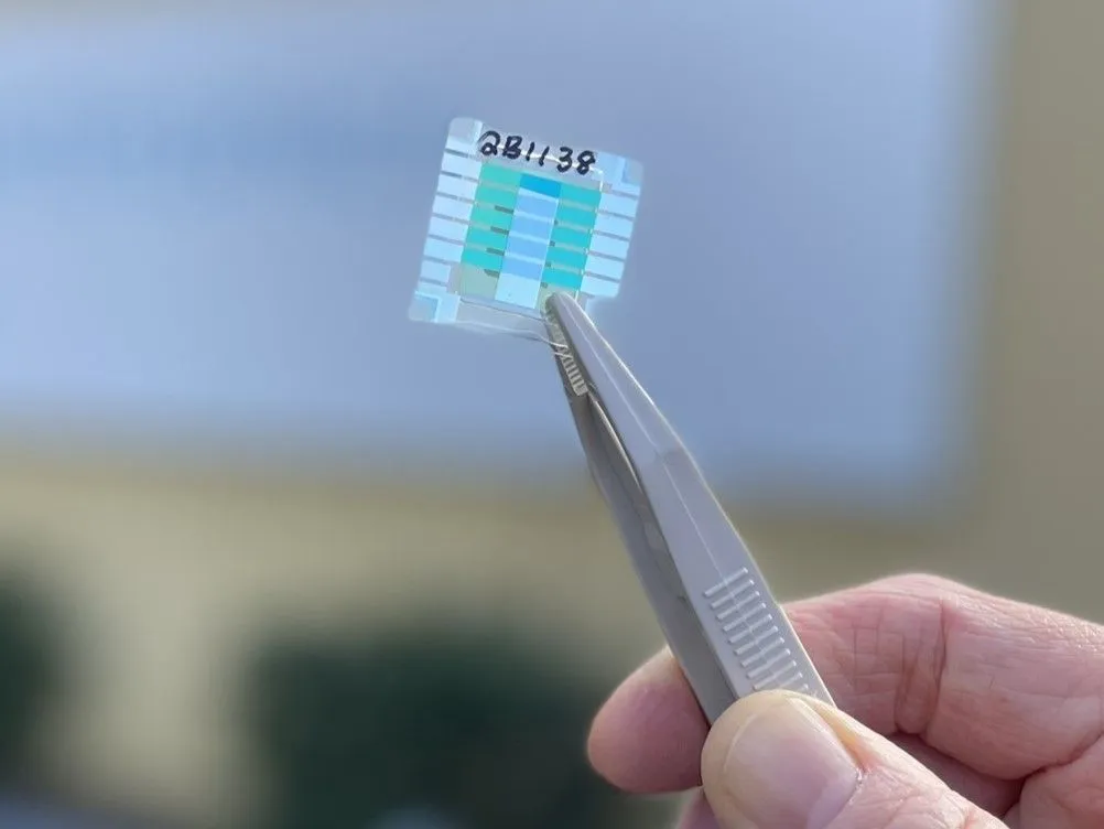 “数秒”での充電も可能になる「量子電池」プロトタイプの開発に初成功：光と物質の強結合が生み出すエネルギー革命