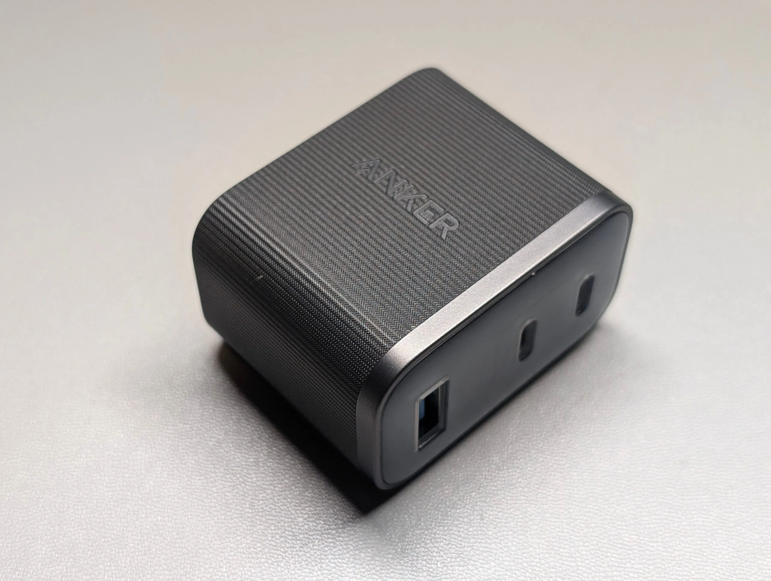 【実機レビュー】Anker Nano Charger (70W, 3 Ports)は、次世代充電器の「最適解」か？高出力と小型化を両立した実力を徹底検証