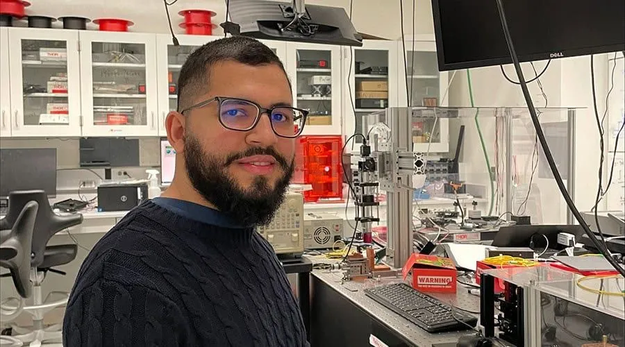 原子レベルの欠陥を利用：ミリメートルサイズの結晶にテラバイトのデータ保存を可能にする新技術