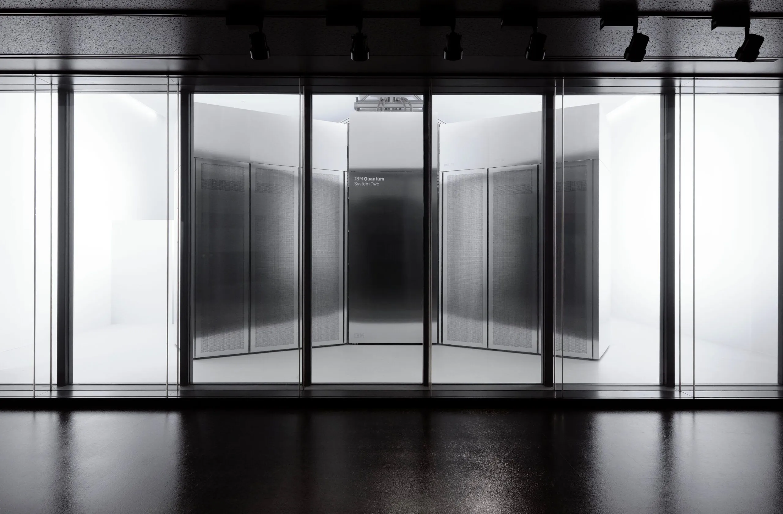 日本が「量子中心」時代の震源地に：IBMと理研による「量子コンピュータと富岳」の歴史的統合が拓くコンピューティング新時代