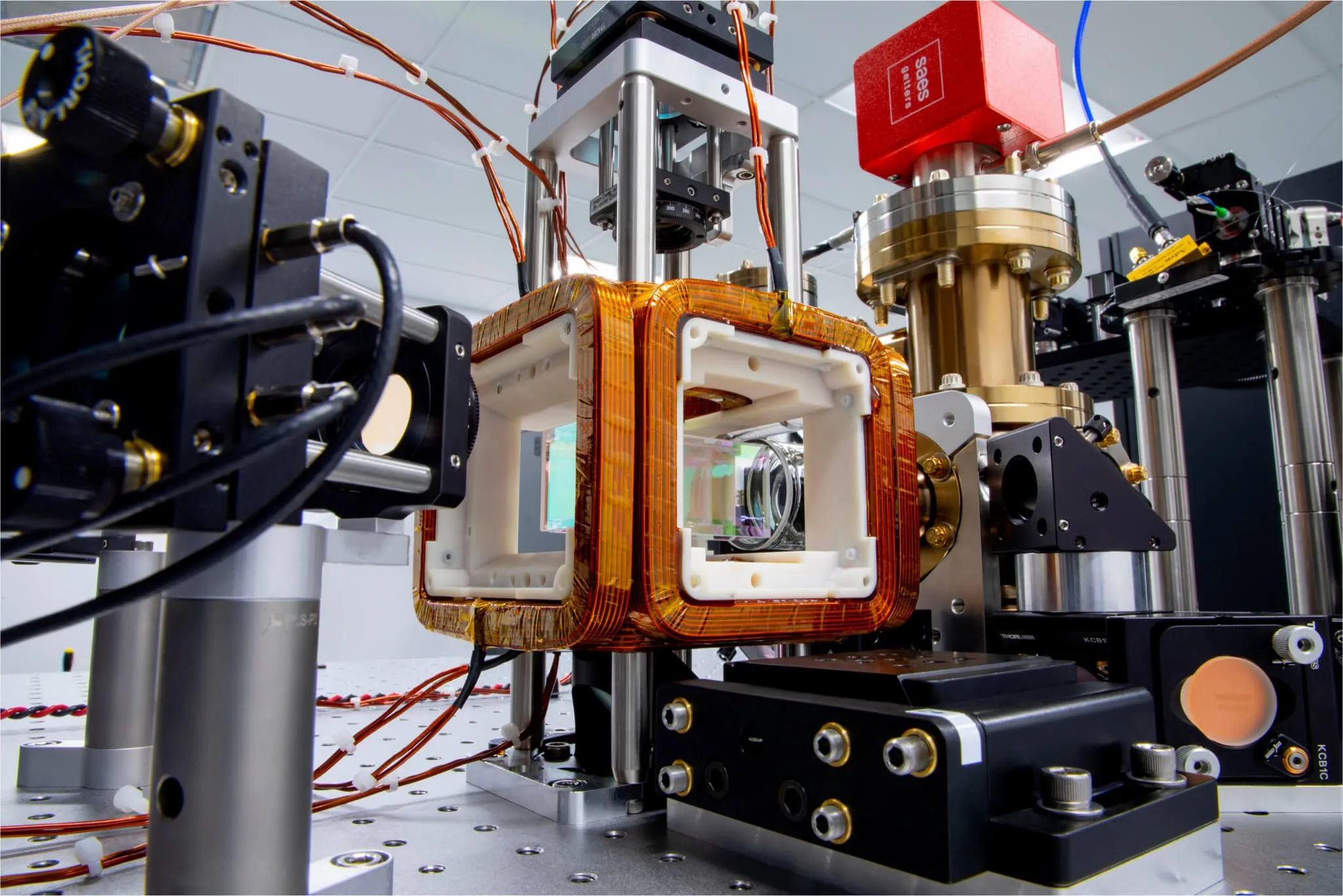 QuEraら、量子誤り訂正時間を100分の1に短縮：新技術「AFT」が量子コンピュータ実用化への扉を開く