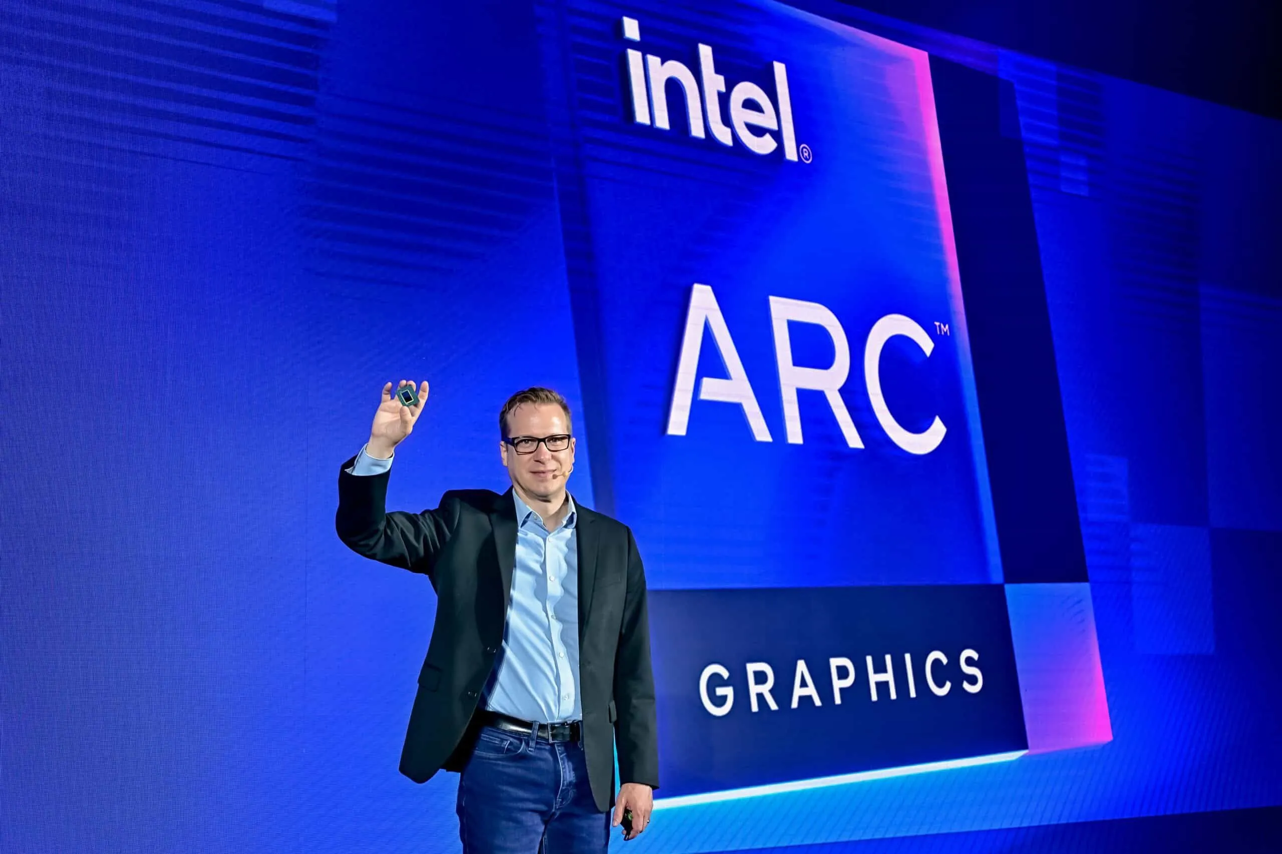 Intel、初の車載向けArc GPU「A760A」を発表