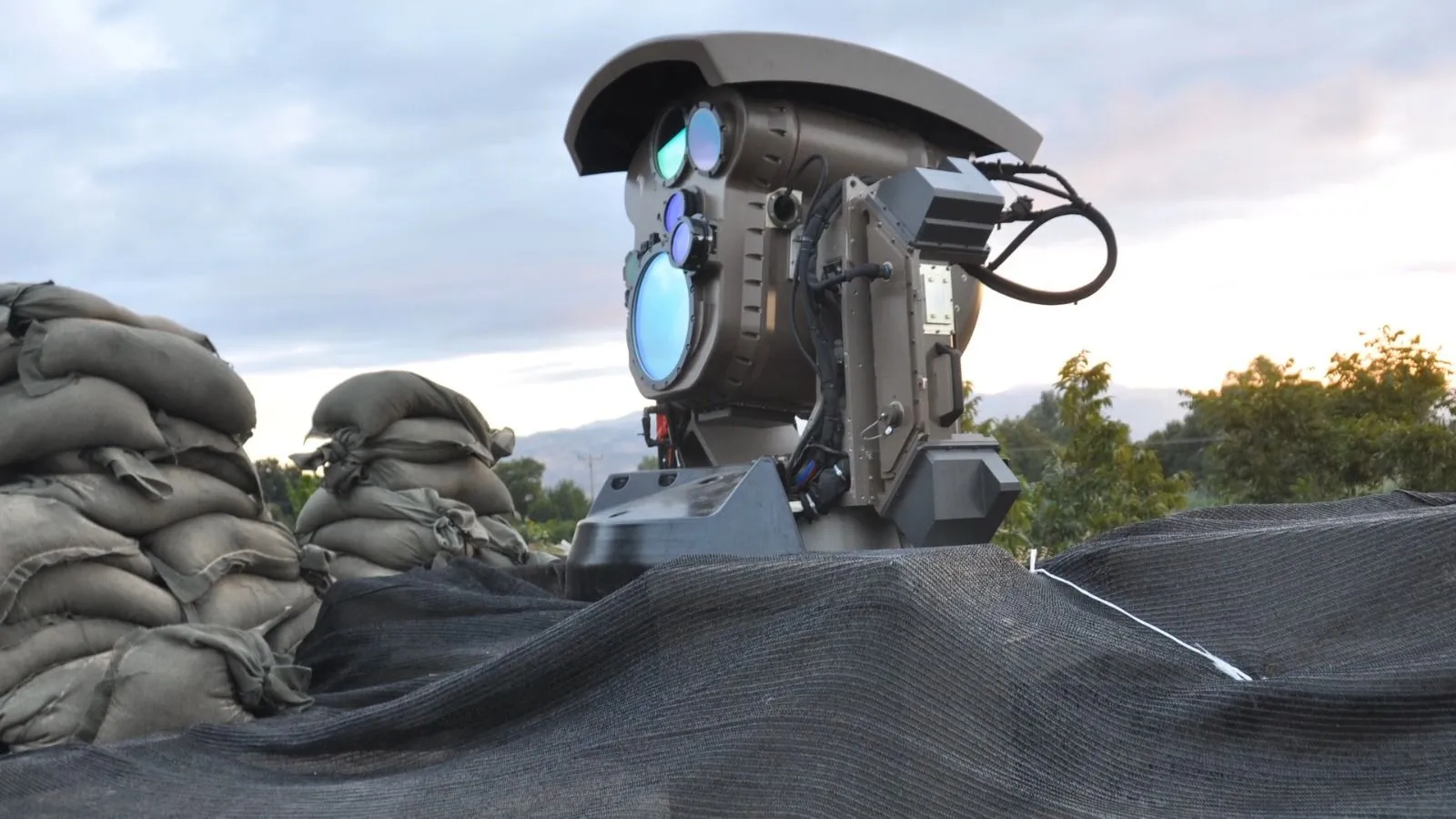 イスラエルが世界初のレーザー兵器「ライトビーム」を実戦投入し、ヒズボラのドローン撃墜に成功