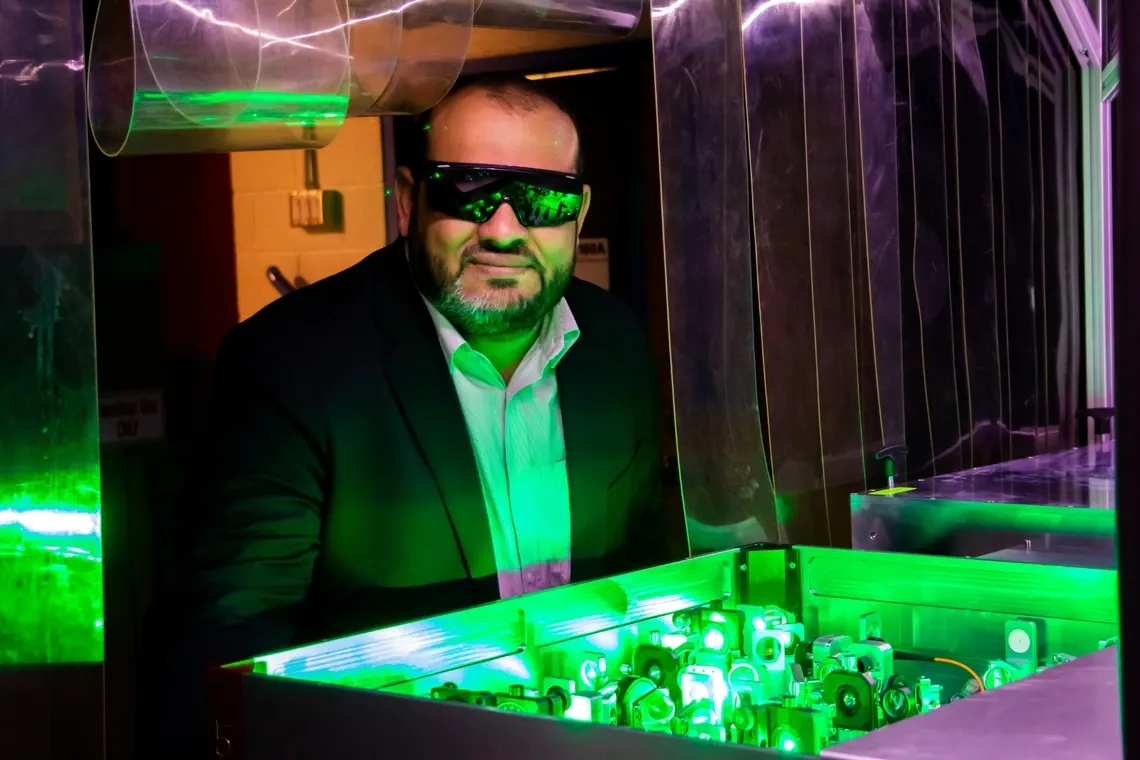 量子の霧を晴らす一閃。ハイゼンベルクの不確定性をリアルタイムで制御する超高速光技術、ついに誕生