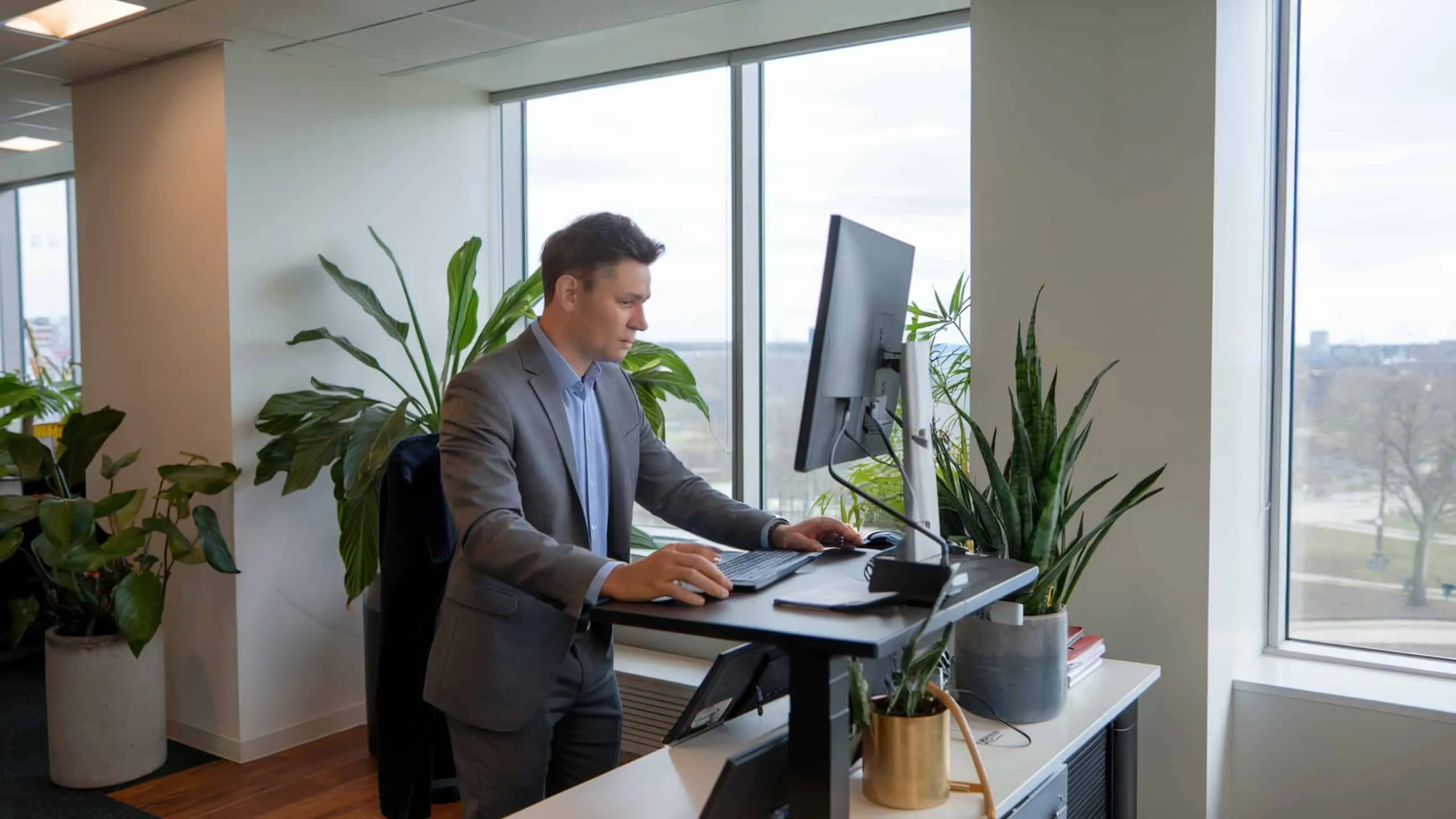 リモートワークはもう古い？米国AIスタートアップに逆流する中国発「996」勤務という名の過酷労働