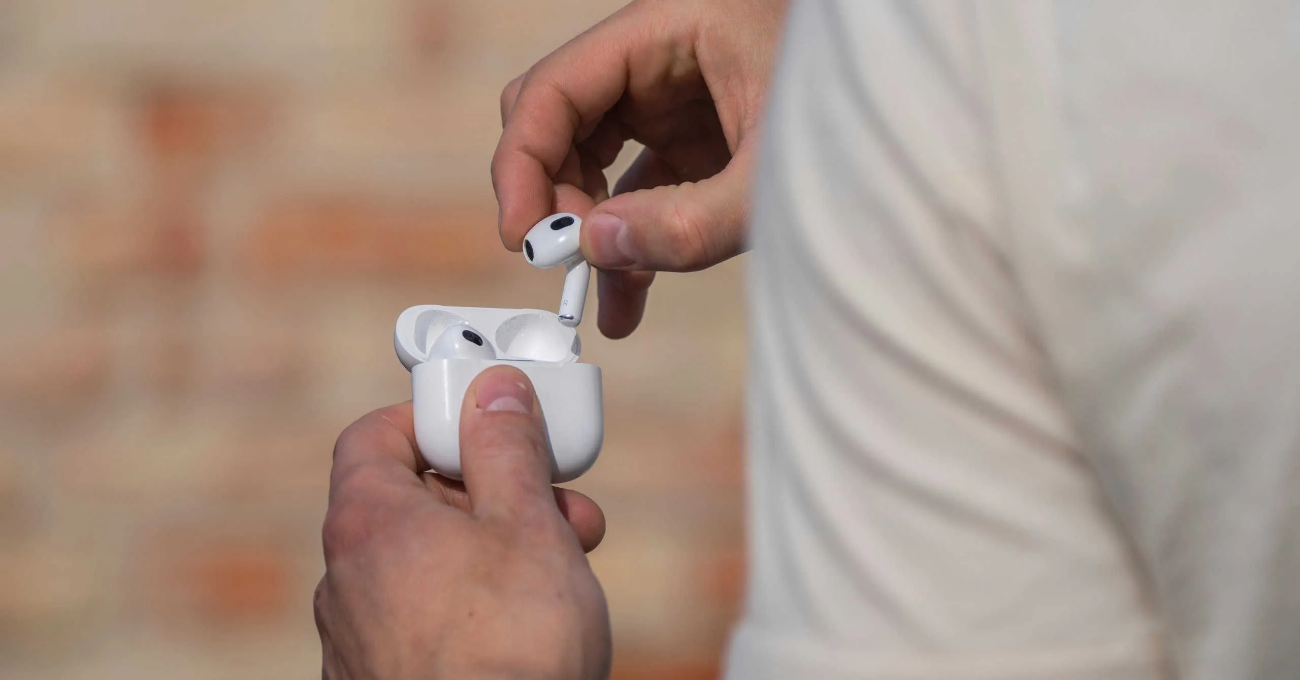 第4世代AirPodsは2モデル展開で2024年9月に発表？デザインの刷新や新機能の新たな噂