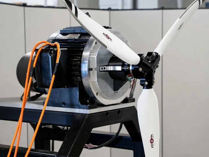 米スタートアップHineticsが開発した世界初 “冷媒不要の超伝導モーター”は航空とAIの未来をどう変えるか