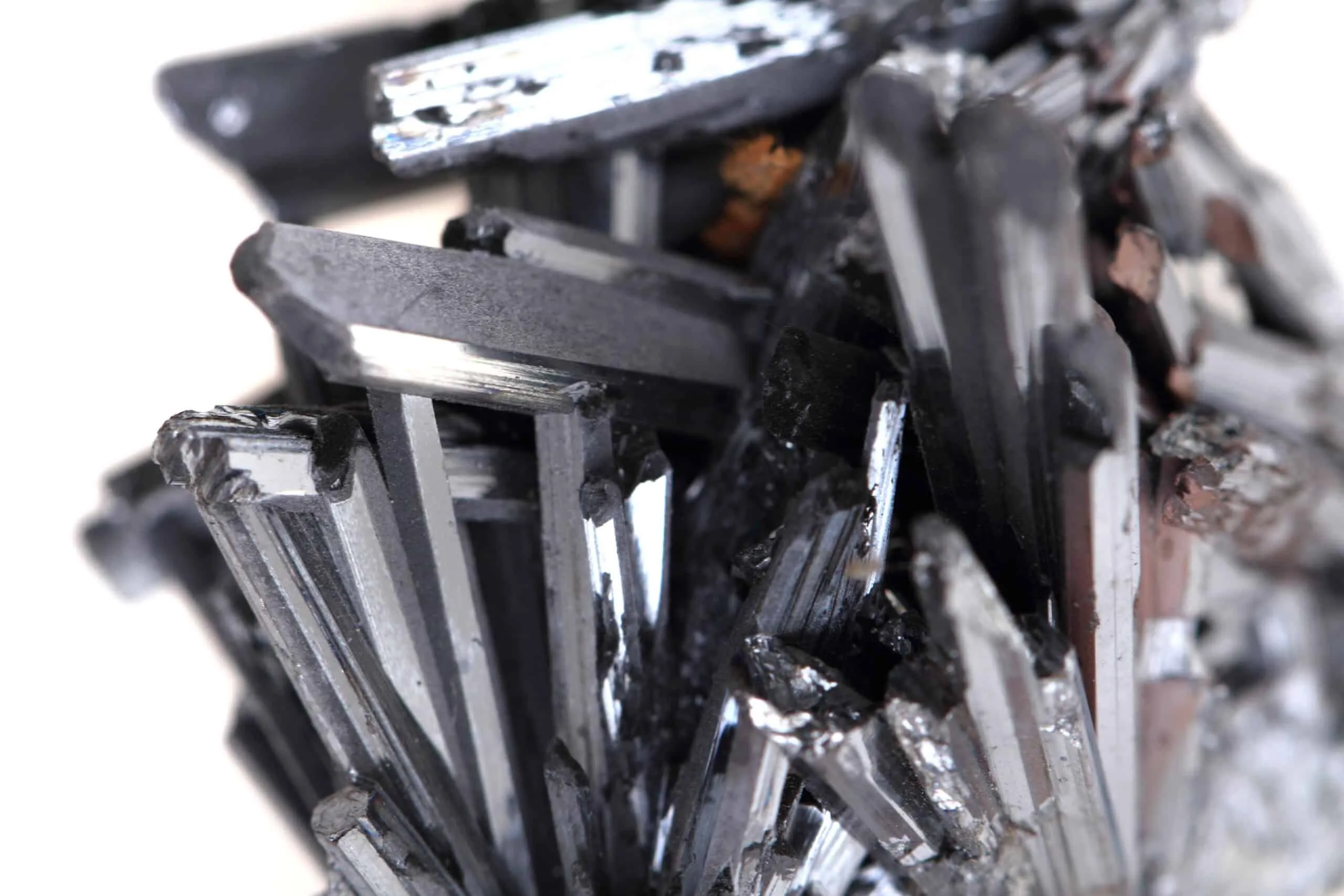 中国による新たなアンチモン規制によって半導体価格が上昇する恐れ