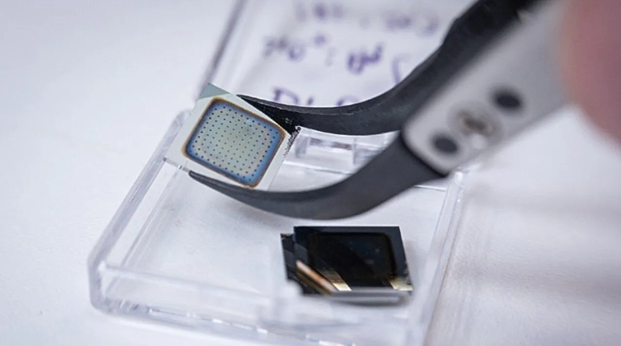 脳の複数領域をたった1つの素子で模倣：次世代ロボットの「神経系」となる「トランスニューロン」の開発に成功