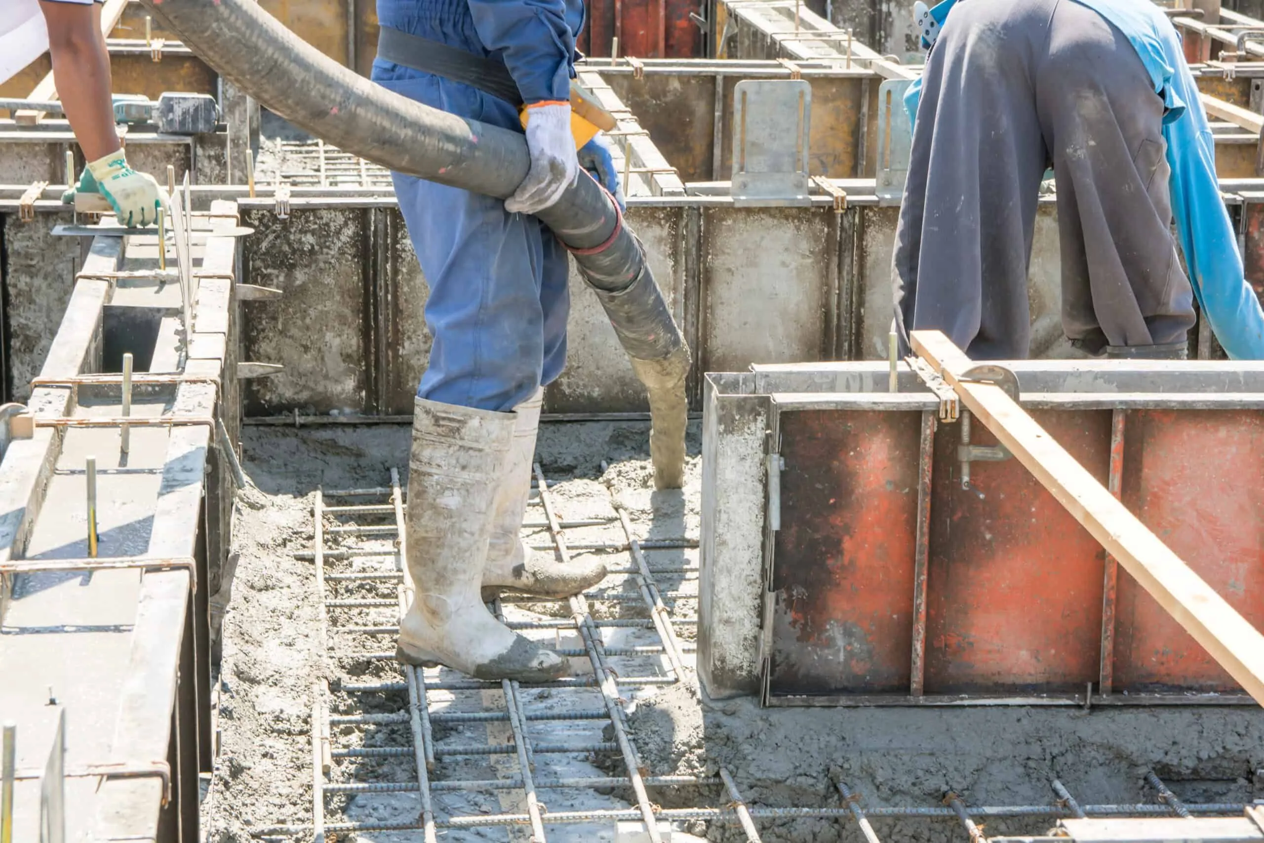 MITが電力を貯蔵できるコンクリートを開発、住宅自体を巨大バッテリーにすることや、道路からEVに直接電力を供給することも可能に