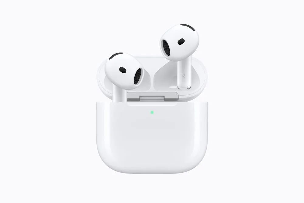 充電ケースに入った白いAirPodsの画像