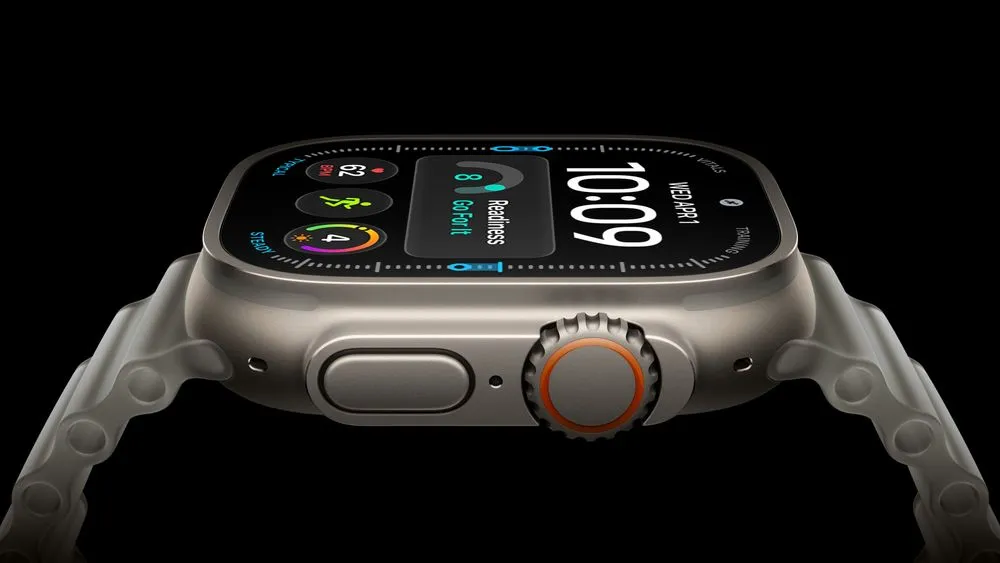 黒背景に置かれたApple Watch Ultraの斜めから