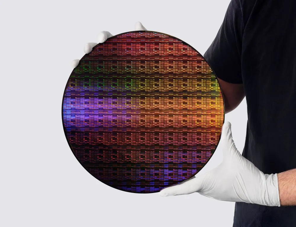 IBM-sub-1 nanometer node wafer.webp