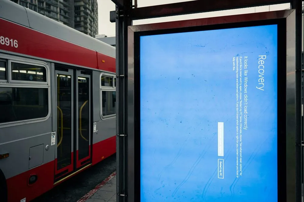 Windows 11「Digital Signage Mode」が告げる“公共の死”の終焉:BSOD 15秒ルールとMicrosoftのレジリエンス戦略