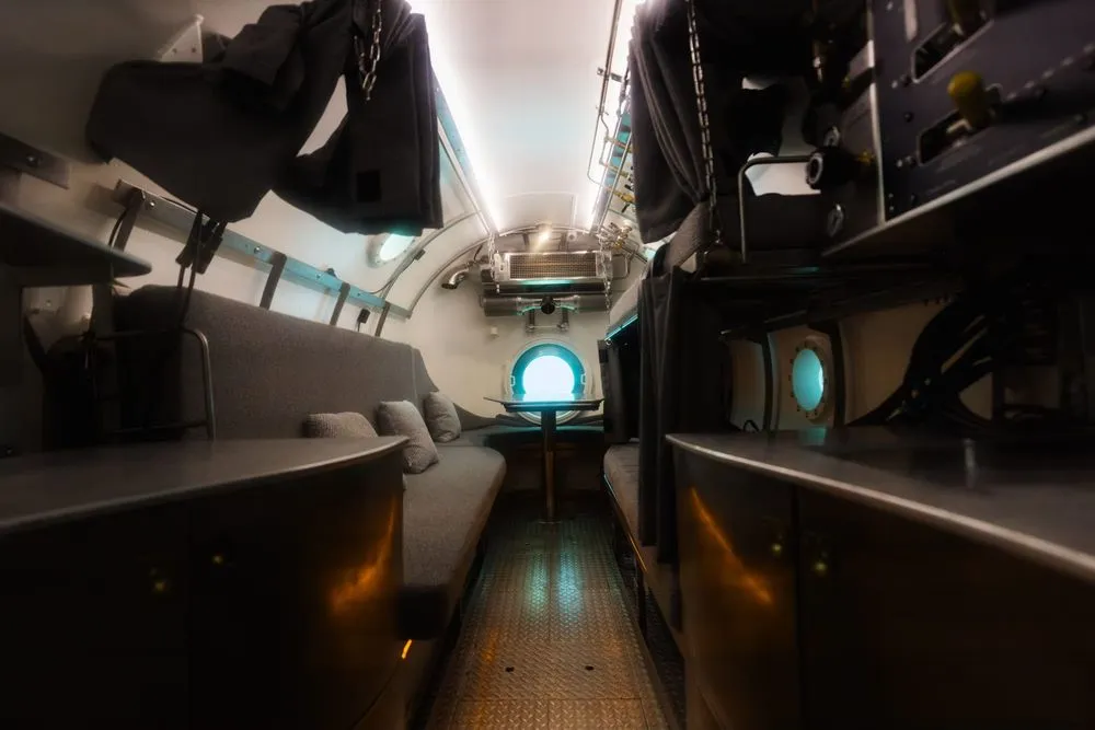 deep-vanguard-interior.webp