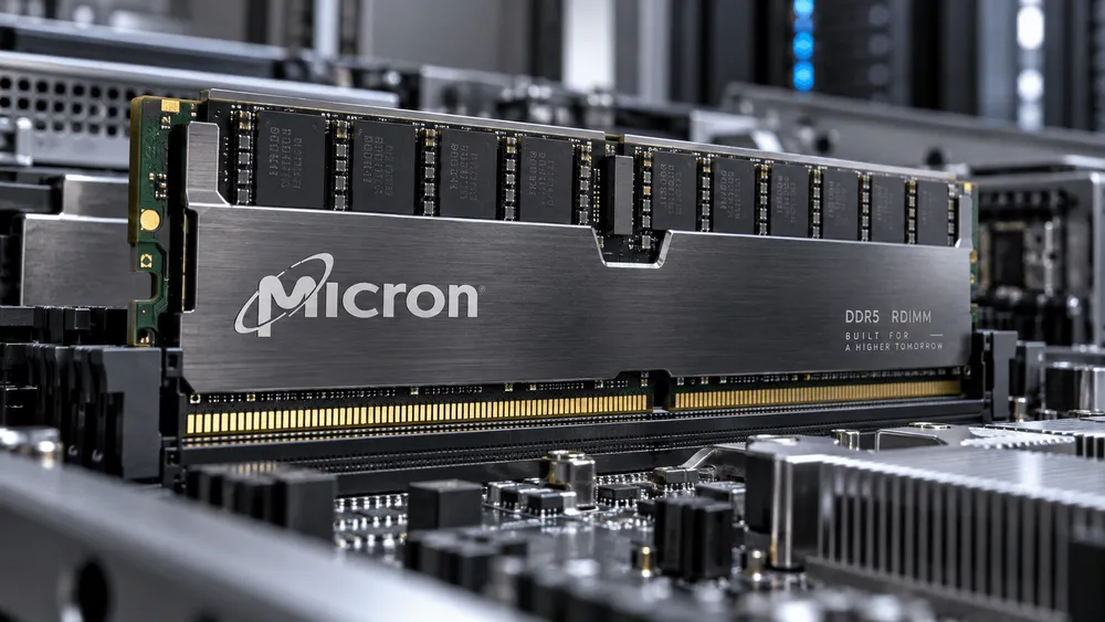 Micronが世界初の512GB DDR5 RDIMM発表、TSV積層と9200 MT/sで12TBサーバー実現へ
