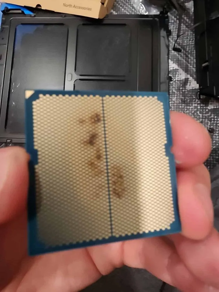 AMD Ryzen 7 9800X3D搭載PCで焼損事例が発生、MSIが調査開始
