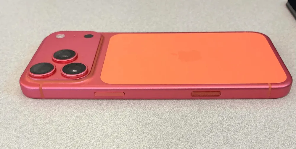 iPhone17Pro 256GB コズミックオレンジ 現状変色無し iPhone 17 Pro「コズミックオレンジ」がピンクに変色？ 技術的欠陥か
