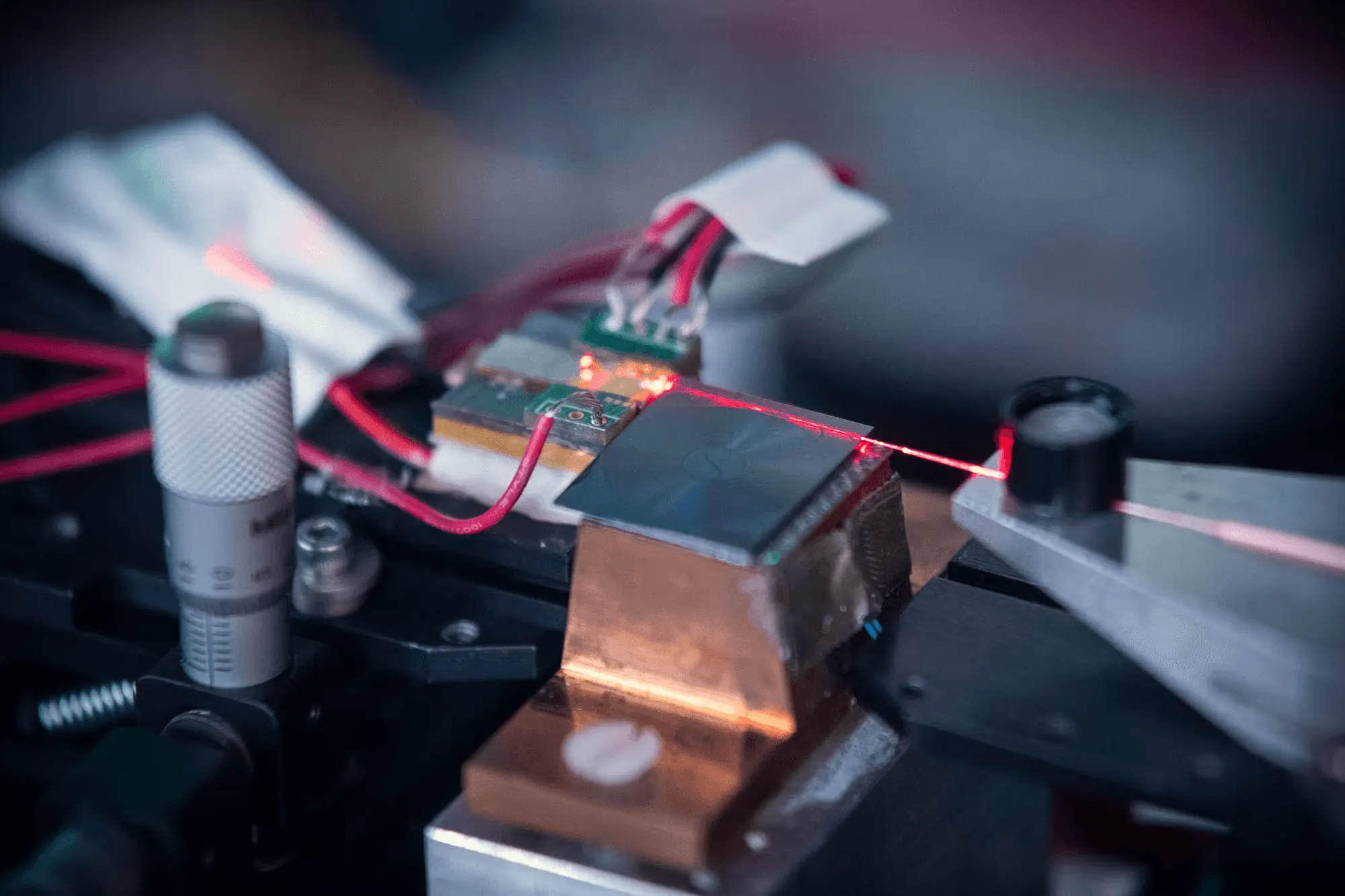 小型の量子デバイス開発を実現するチップスケール“冷却原子”実験の最前線