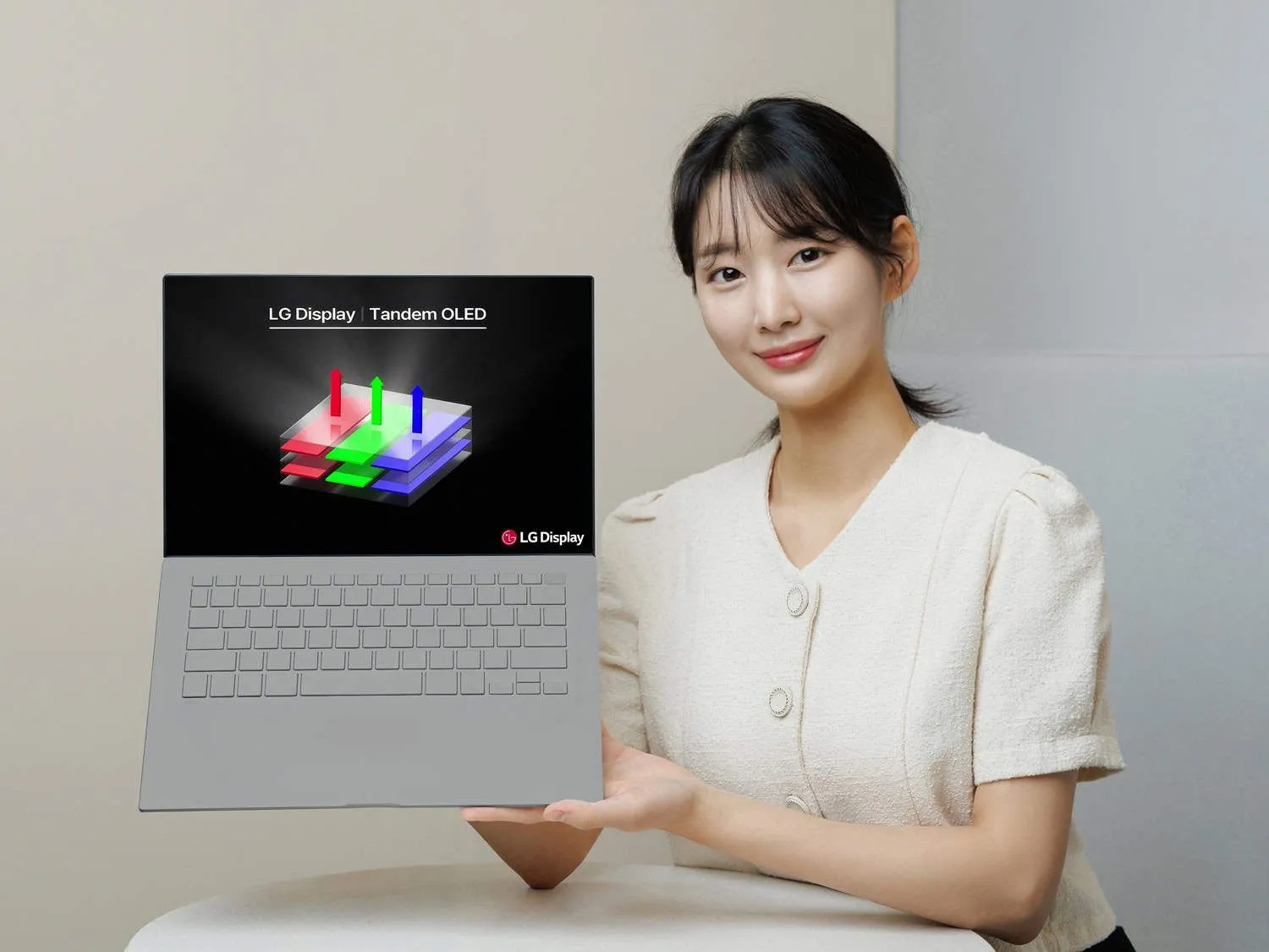 LG Display、世界初のノートPC向け「タンデムOLED」パネルを発表
