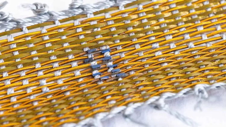 「繊維電源」を製造する画期的なプロセスが、電力を蓄え太陽光発電が出来る衣服の開発を可能にする