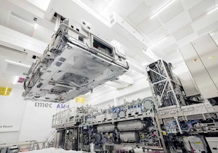 ASML、オランダにサッカー場50個分の巨大新拠点計画：2028年稼働へ、2万人の雇用と残された課題とは？