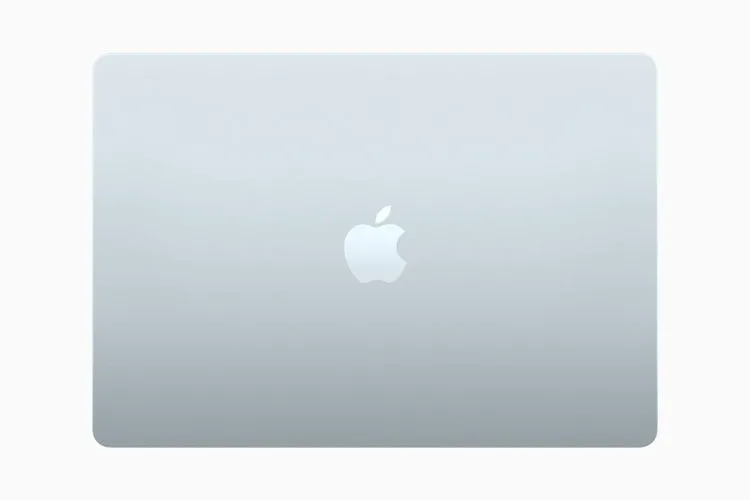 Apple、iPhone搭載チップ採用の「低価格MacBook」を2025年末にも発表か？10万円未満の価格でノートPC市場の勢力図を塗り替える可能性も