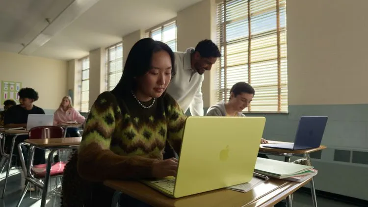 DRAMコスト高騰でAppleが独り勝ち。市場8%減でも21.7%増、世界3位浮上の理由