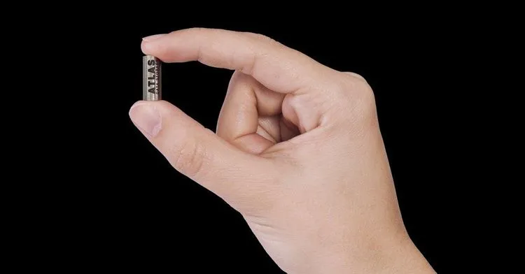 世界初のDNAデータストレージ「Atlas Eon 100」が発表：シリコンから生体分子へ、記録媒体のパラダイムシフト