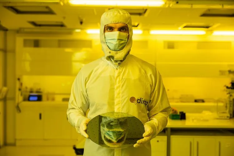 シリコン量子コンピュータ、ついに「製造の壁」を突破：半導体工場の標準技術で99%超の精度を実現、量産が加速へ