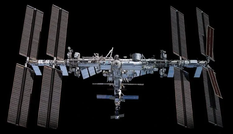 ISS空気漏れ修理で5人が一時Dragon待機へ、NASAが取ったのは避難ではなく予防的な安全姿勢