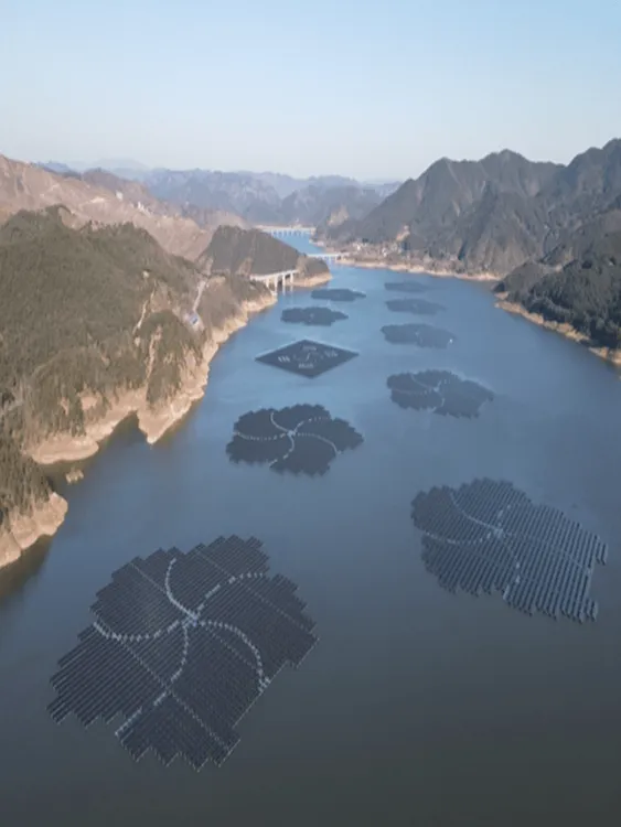 韓国イムハダムで47MWの水上太陽光発電プロジェクトが稼働開始:ハイブリッド発電と地域共生の最適解とは