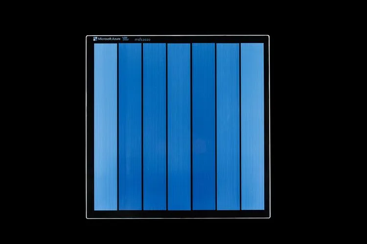 Microsoft、安価なガラスに1万年のデータ保存を可能にする技術を公開：「Project Silica」が挑むデータストレージの革命