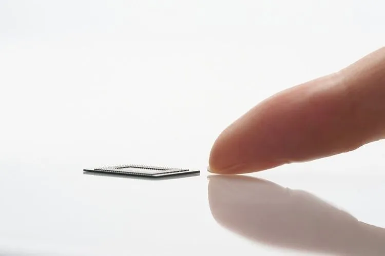 微細化の壁を越えろ：SamsungとSK hynixが描く次世代DRAM「垂直」革命―4F²と3D化がEUV戦略を再定義する