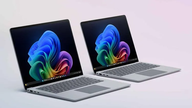 Snapdragon X Elite搭載Surface Laptopの第三者機関による早期テスト結果が公開、M3 MacBookAirを上回る驚異のバッテリー性能を示す