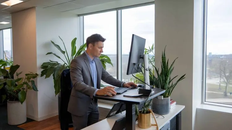 リモートワークはもう古い？米国AIスタートアップに逆流する中国発「996」勤務という名の過酷労働