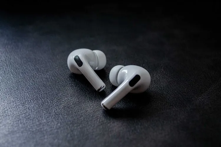 AirPods Pro 3の発売は2025年秋?それとも2026年?錯綜する次世代AirPodsの噂と予想される性能