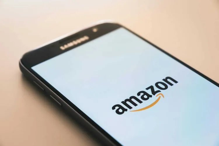 Amazon、TikTok買収に電撃参入 – 期限迫る中での土壇場入札