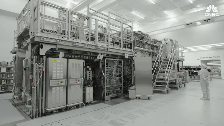 ASML、次世代半導体製造の鍵を握る「High-NA EUV」マシン製造現場を公開:半導体の未来を垣間見る