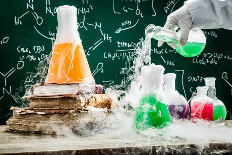 化学物質は悪者扱いされているが、食べ物から電話まで、現代の生活は化学物質に依存している
