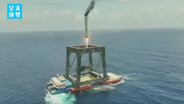 海上でロケット打ち上げ