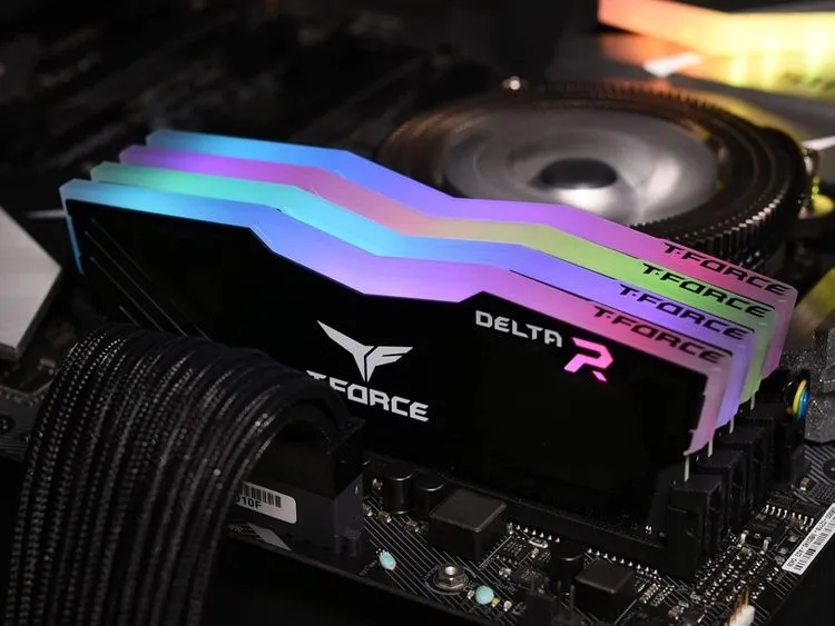 DDR5メモリ価格が日本や欧州で一部下落：「供給不足の中の値崩れ」が意味するものとは