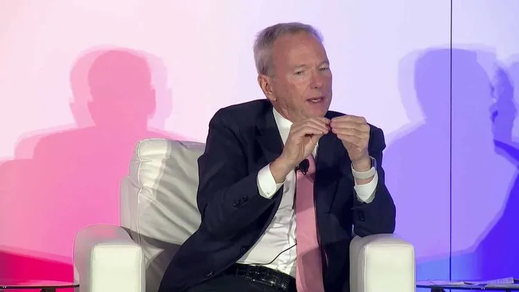 元Google CEO「気候変動対策は達成不可能だからAI研究に注ぎ込みAIに解決してもらおう」