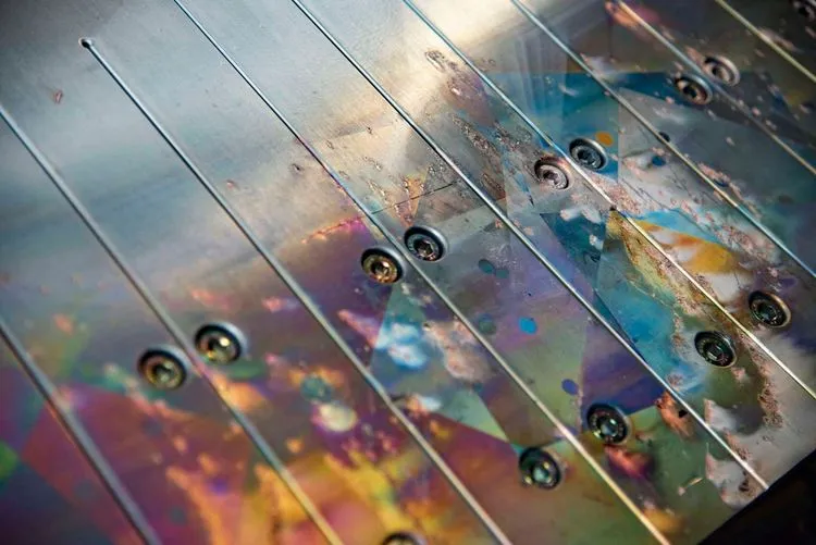 核融合発電を実用化するためには熱と放射線に耐性のある材料を設計する必要がある