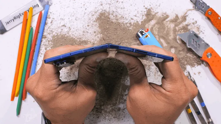 Galaxy Z Fold 7で過酷な耐久性テストが実施：果たして薄さと強度は両立したか？