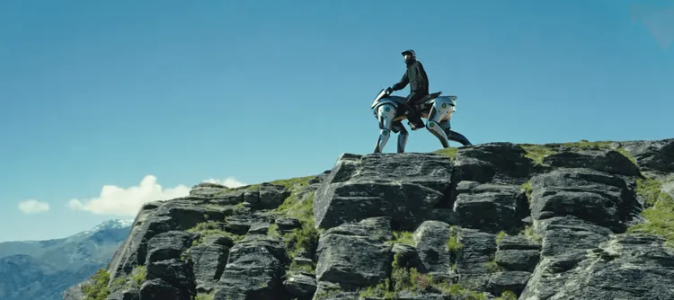 馬のように乗れるロボットが開発中。エンジニアリングの現在の限界を押し広げるだろう