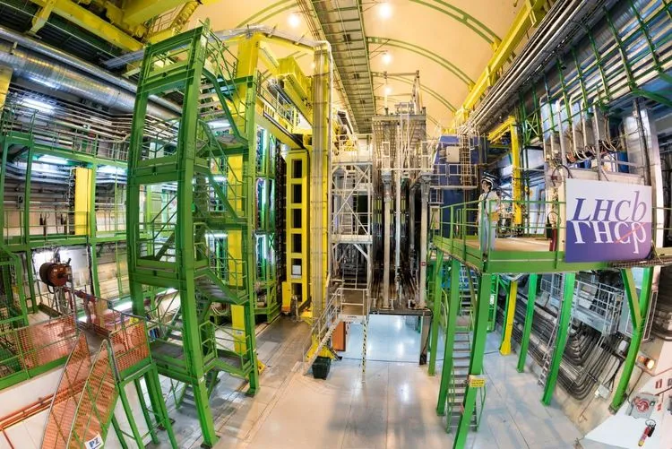 宇宙の存在理由、ついに解明か? CERN、反物質の謎に迫る「CP対称性の破れ」をバリオンで初観測
