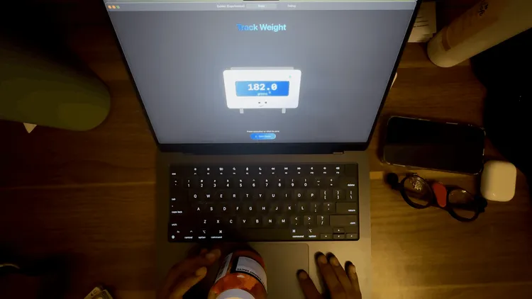 MacBookが精密スケールに？感圧タッチトラックパッドに隠された能力を解放した画期的なアプリが登場